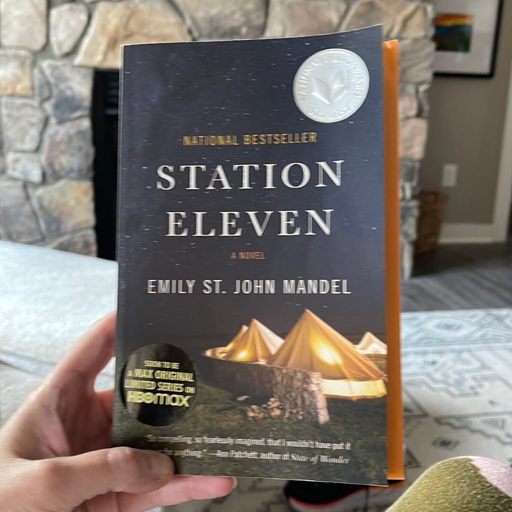 Used book Station Eleven by Emily St John Mandel